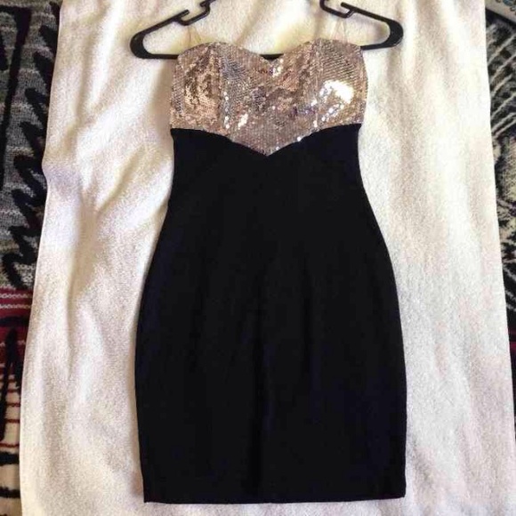 SMALL BLACK DRESS🍷