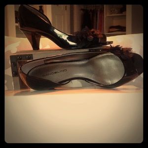 Woman's Bandolino bonded leather sole.