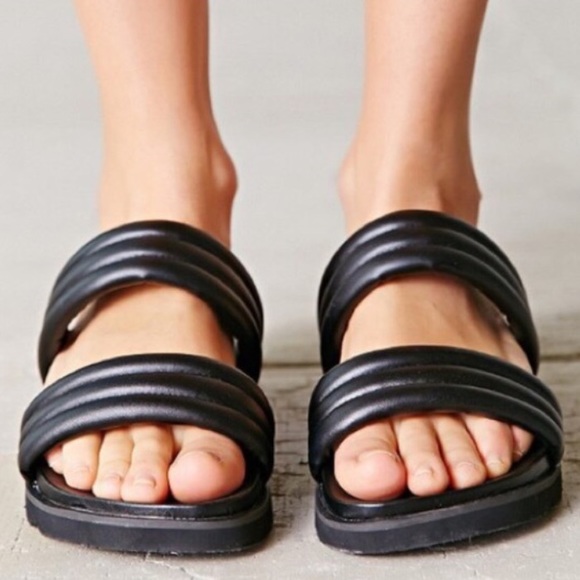 Urban Outfitters Black Duffie Slide Sandal - Picture 4 of 4
