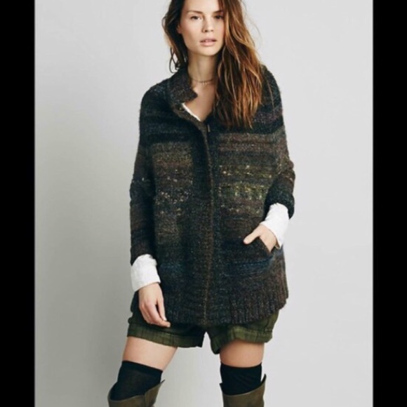 Free People Sweaters - ❗️SALE❗️Free People knit poncho cardigan