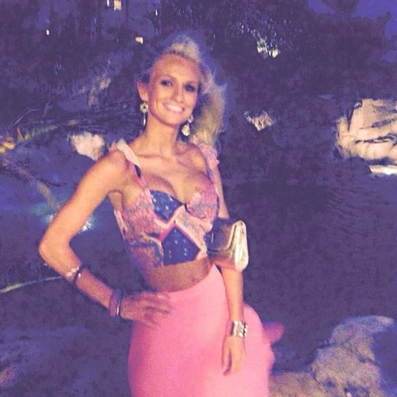 Long skirt and crop top