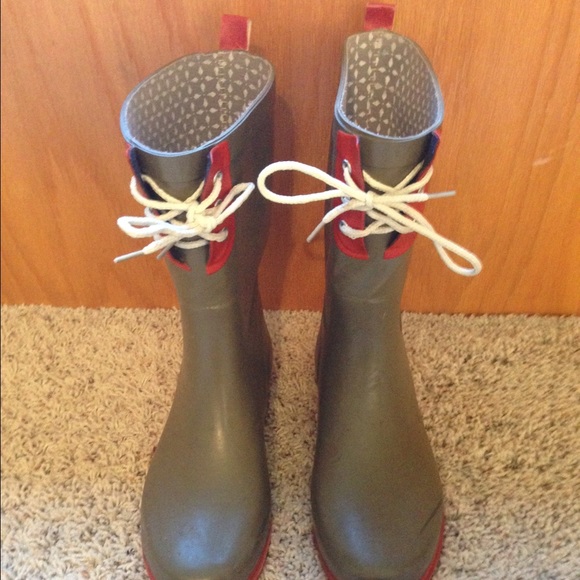 Really cute rain boots