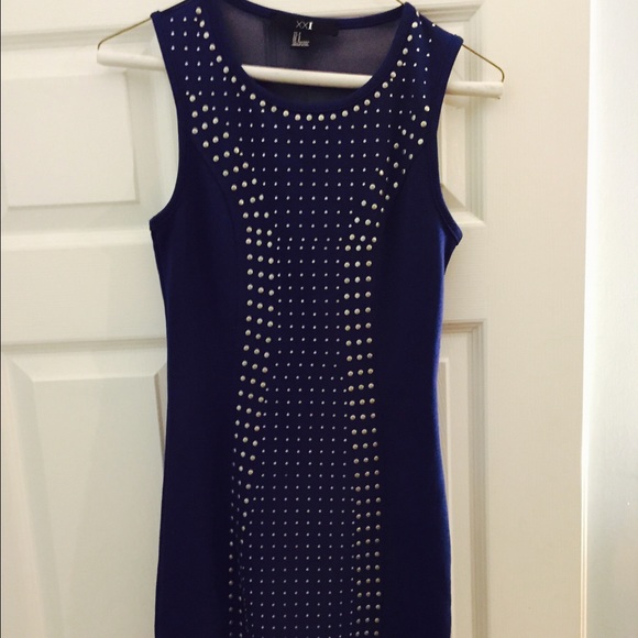 Dresses & Skirts - 🚫 SOLD 🚫Blue with silver dots. Dress size small.