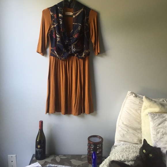 Vintage inspired Built in Scarf Dress - Picture 2 of 4