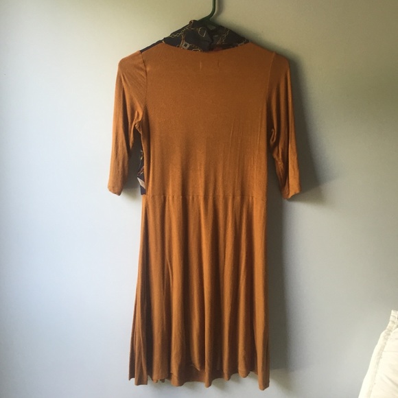 Vintage inspired Built in Scarf Dress - Picture 4 of 4