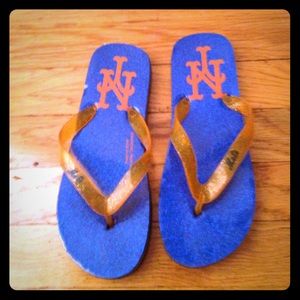 Mets flip flops size 7.5