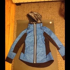 Lululemon fashionable and functional jacket