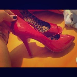 Jessica Simpson really Red high heels