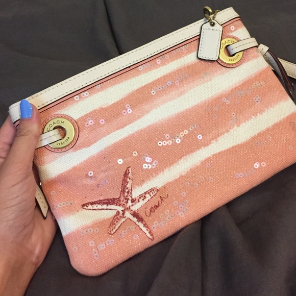 🚫SOLD🚫 Sea Shell Coral Coach Wristlet - Picture 2 of 4