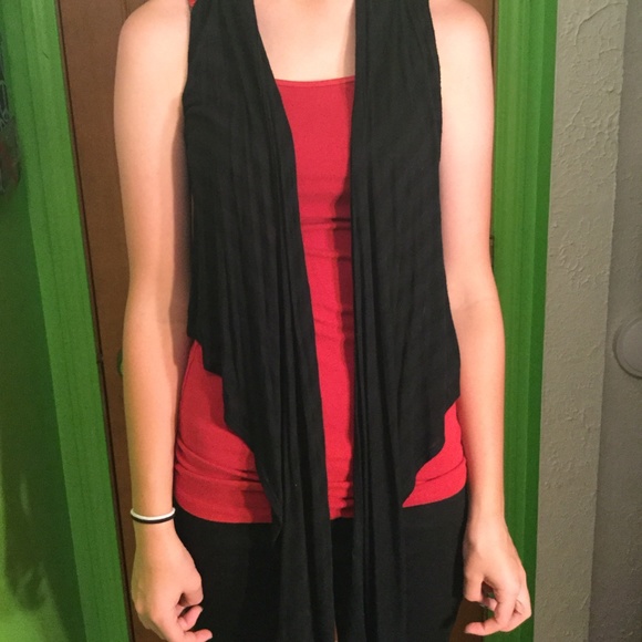 Black vest - Picture 1 of 3
