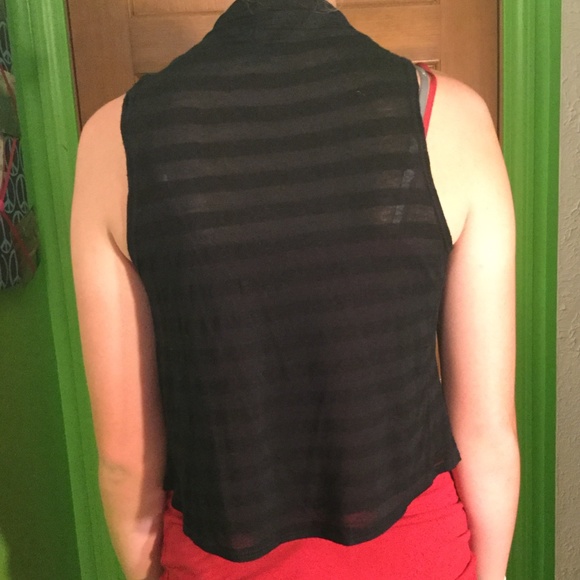 Black vest - Picture 2 of 3