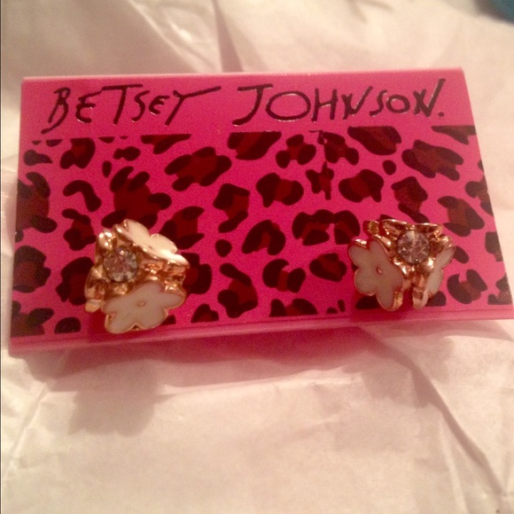 New💫 Betsey Johnson Earrings! - Picture 2 of 2