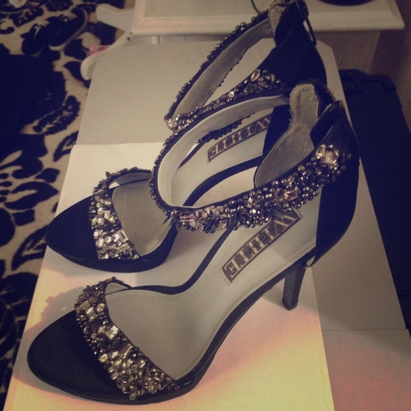 WHITE by Vera Wang party heels