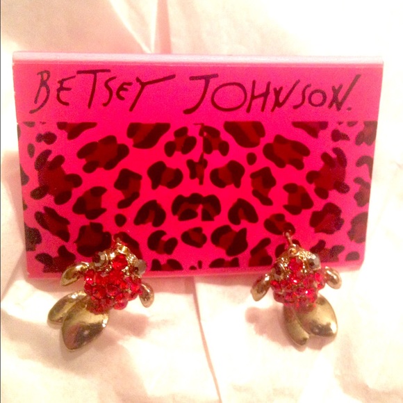 New💕 Betsey Johnson Earrings - Picture 2 of 2