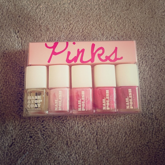 Set-4 shades of pink nail polish and 1 clear coat.