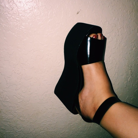 Forever Twenty One PlatForms.(size 9 I am size 8)