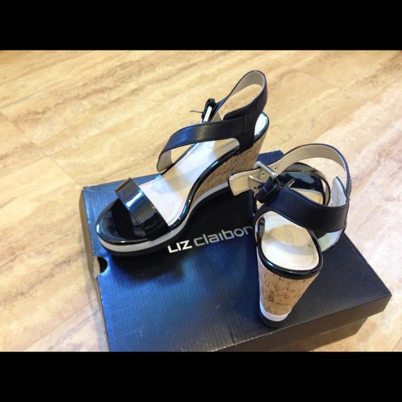 Liz Claiborne Classic Wedge