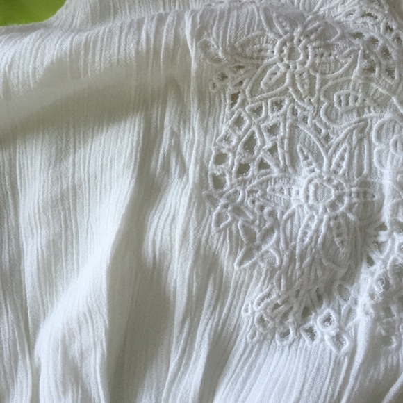 white romper with floral side detailing - Picture 2 of 4