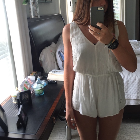 white romper with floral side detailing - Picture 3 of 4