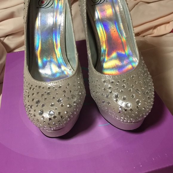 Heels!👠 - Picture 2 of 2