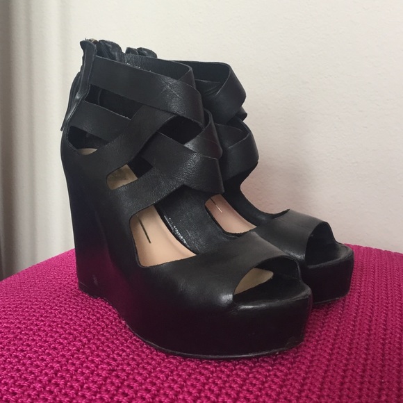 Dolce Vita Black Wedges