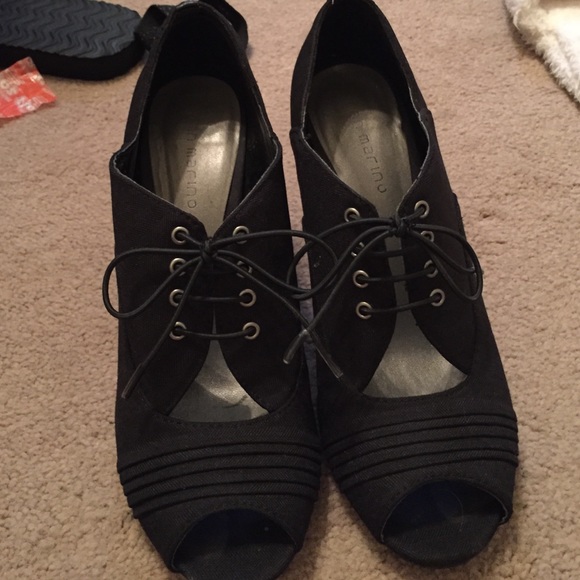 Black lace up pumps perfect condition