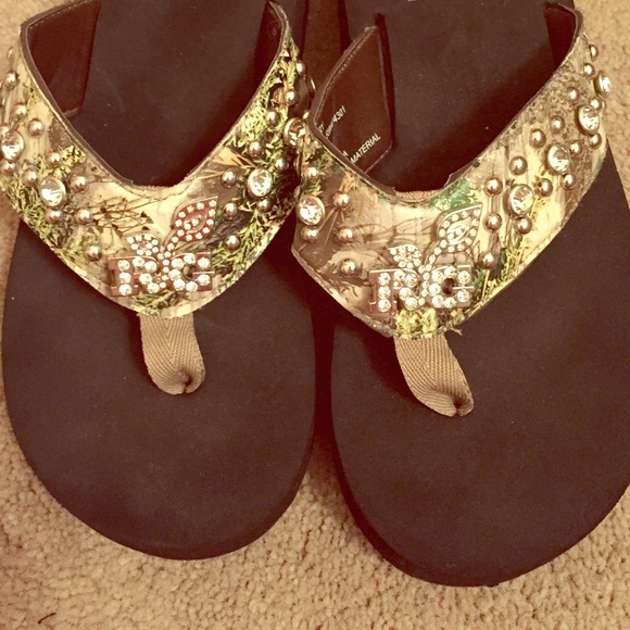 Camo print and bejeweled - Picture 1 of 2