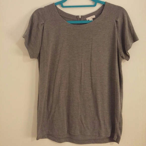 🚫 SOLD 🚫 GAP tailored t-shirt