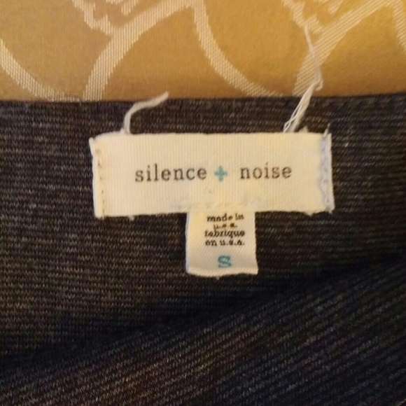 Silence + Noise skirt size small - Picture 3 of 3