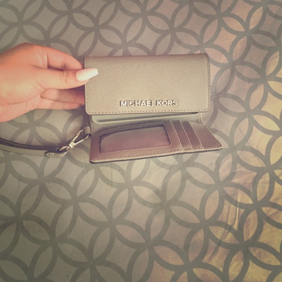 Michael Kors iPhone wallet