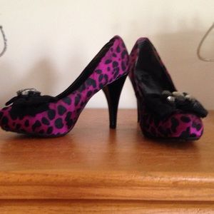 Candies leopard print pumps