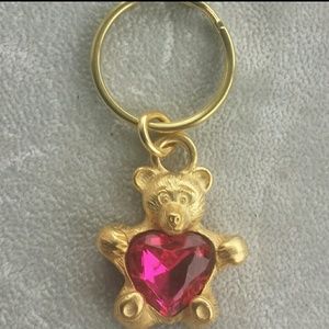 Key chain.Gold bear w. pink heart diamond on belly