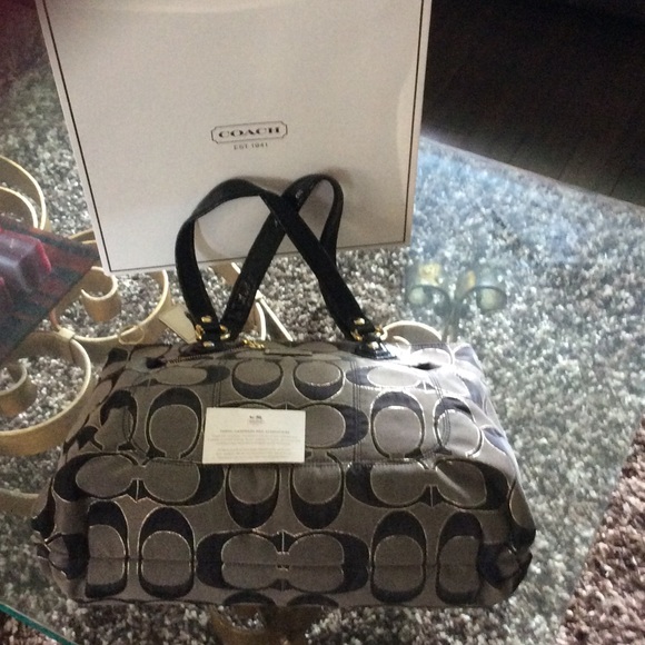 Gorgeous authentic coach hand bag - Picture 2 of 4