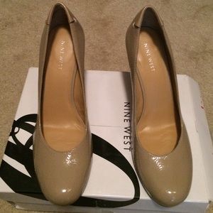 Nine West nude wedge