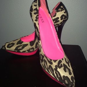 Guess Pumps