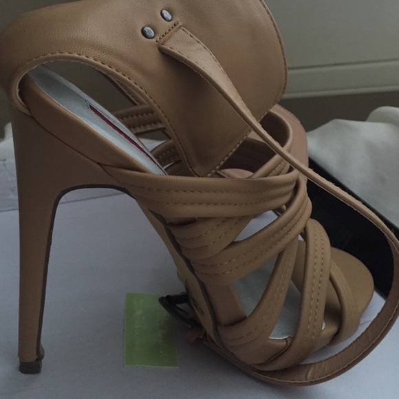 Heels - Picture 2 of 3