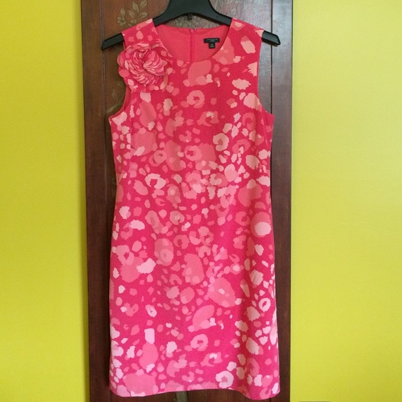 Ann Taylor pink dress with flower accent