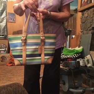 LIKE NEW COACH Hampton stripe tote