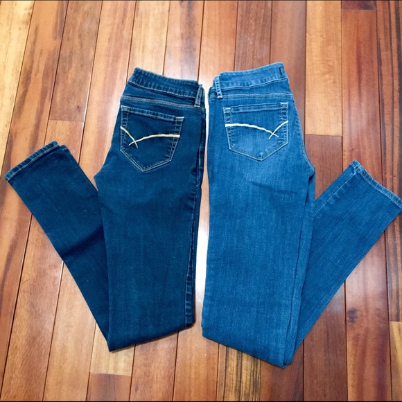 BUNDLE✨ 2 Denim Skinny Jeans!!