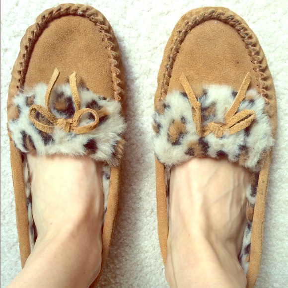 Minnetonka Leopard Print Faux Fur Moccasins