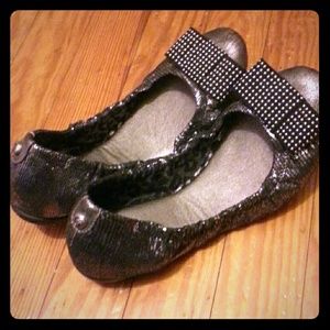 Grey & silver guess flats