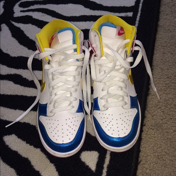Colorful Nike - Picture 3 of 4