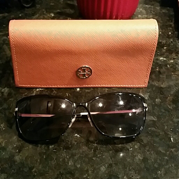 Tory Burch Accessories - Tory Burch Cat Eye Sunglasses