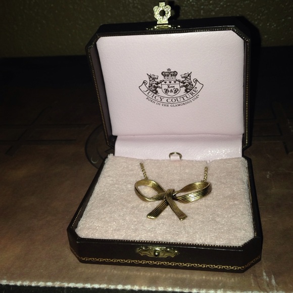 Juicy couture bow necklace