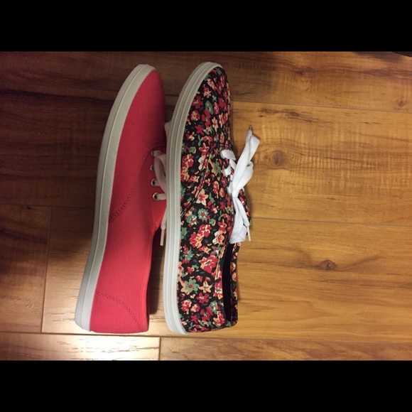 Shoes Bundle - Picture 2 of 2