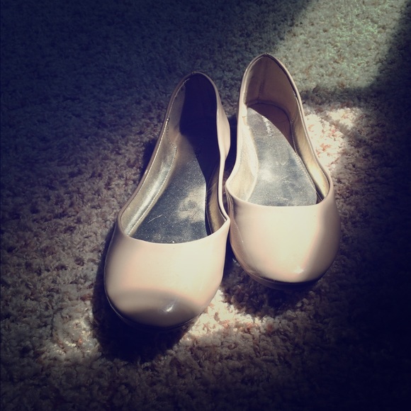 Nude flats