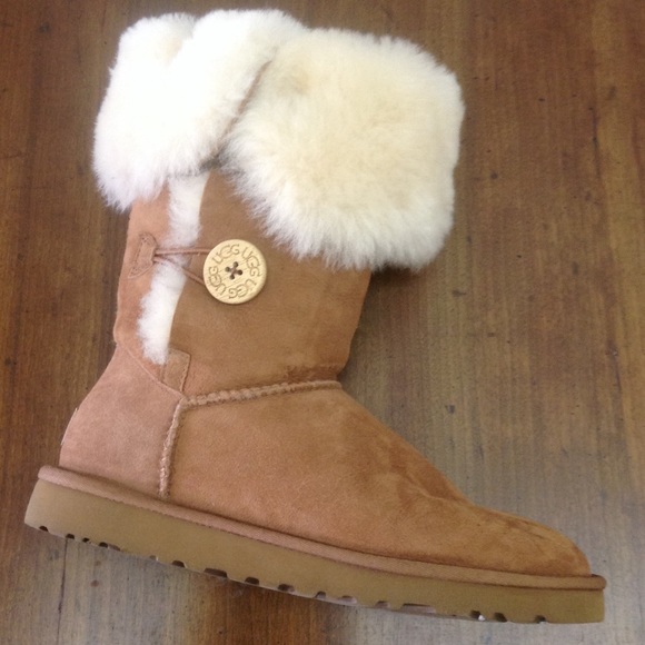 UGG Brown Boot - Picture 2 of 4