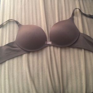 32 B Victoria's Secret T shirt push up bra