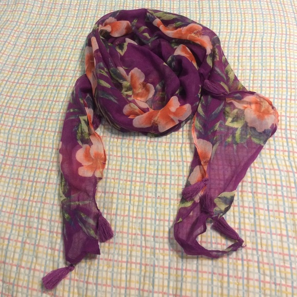 Floral scarf with tassels