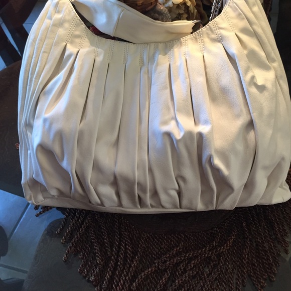 Pure white - Picture 2 of 2